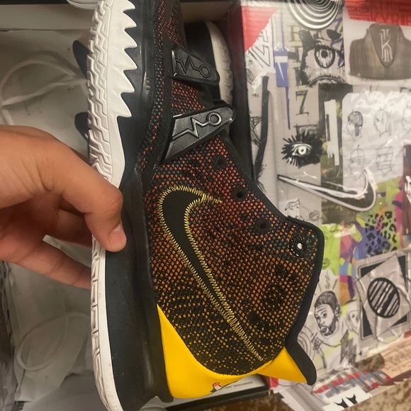 Kyrie 7 Rayguns, Size 10 - Picture 5 of 9